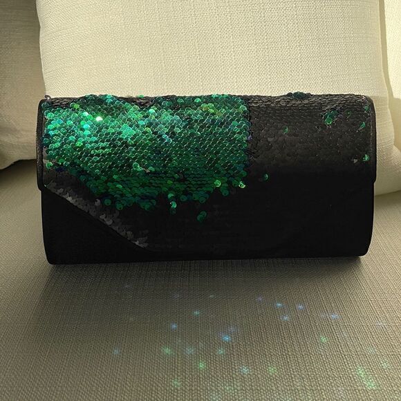 Ardene Reversible Sequin Clutch - Picture 1 of 13